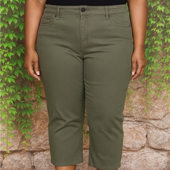 torrid Pants - NWT TORRID Olive Cropped Bombshell Skinny Jeans, 28W